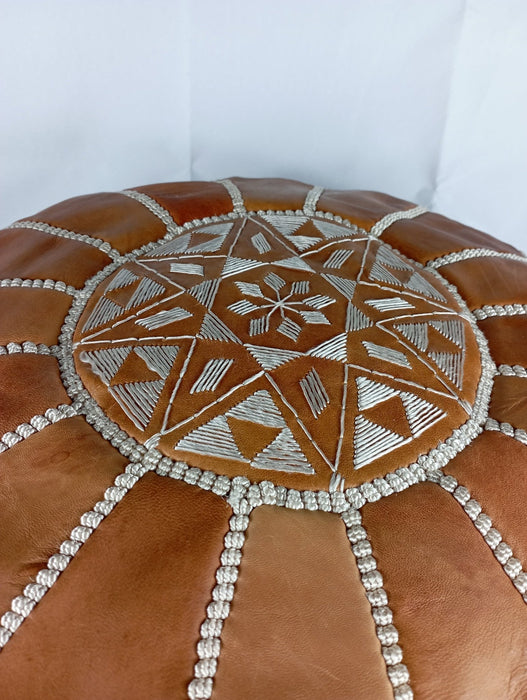 Pouf marocain en cuir avec coutures blanches , Cadeaux maison et Cadeaux de mariage - nilabeautys.com